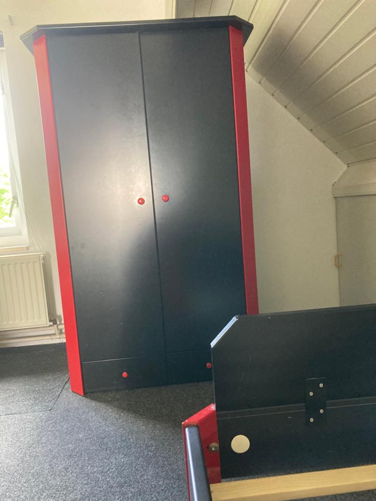 1-persoonsbed met bijbehorende kledingkast., Ophalen, Zo goed als nieuw, Modern