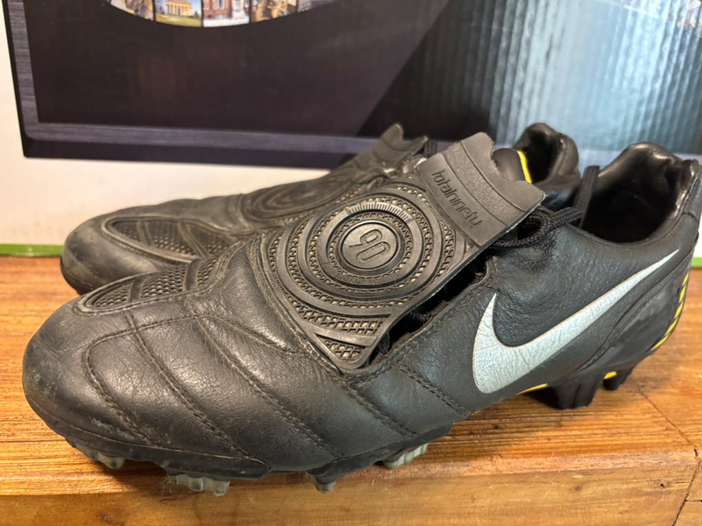 Voetbalschoenen/kicksen Nike Total 90 gebruikt, Sport en Fitness, Voetbal, Gebruikt, Maat XS of kleiner, Schoenen, Ophalen of Verzenden