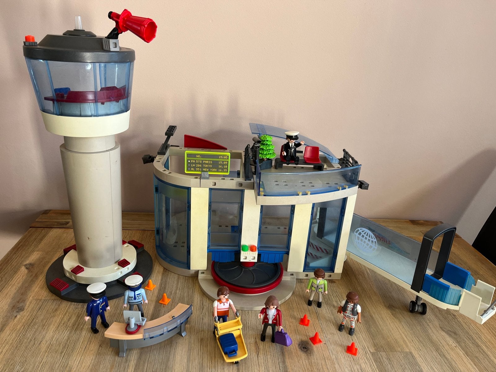 Playmobil Vliegveld met verkeerstoren en figuren, Ophalen of Verzenden, Gebruikt, Jongen of Meisje