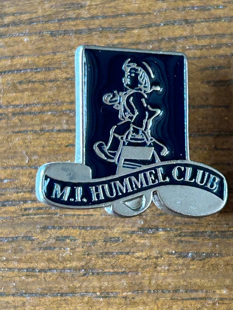 M.I. hummelclub speldje 5 jarig lidmaatschap, Ophalen of Verzenden, Zo goed als nieuw, Figuurtje, Speldje of Pin