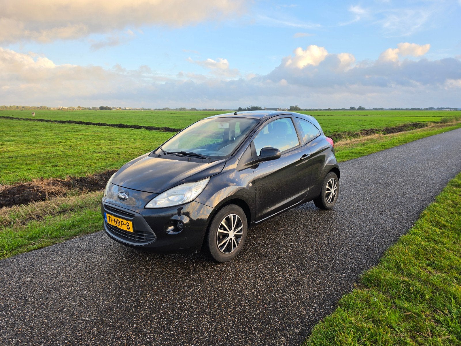 Ford Ka 1.2 - 2010 - Zwart - NL auto! - APK aug '27, Voorwielaandrijving, Stof, 4 cilinders, 4 stoelen