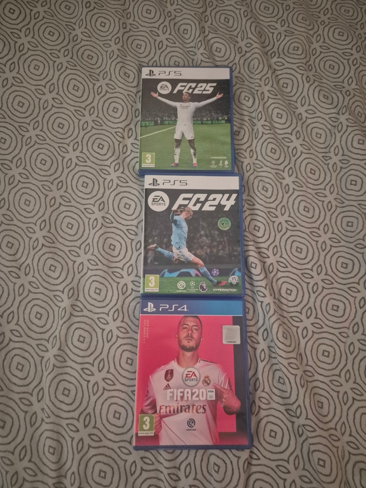 FIFA 20, FC 24 en FC 25 PS4/PS5 bundel, Spelcomputers en Games, Games | Sony PlayStation 5, Ophalen, Zo goed als nieuw, Eén computer
