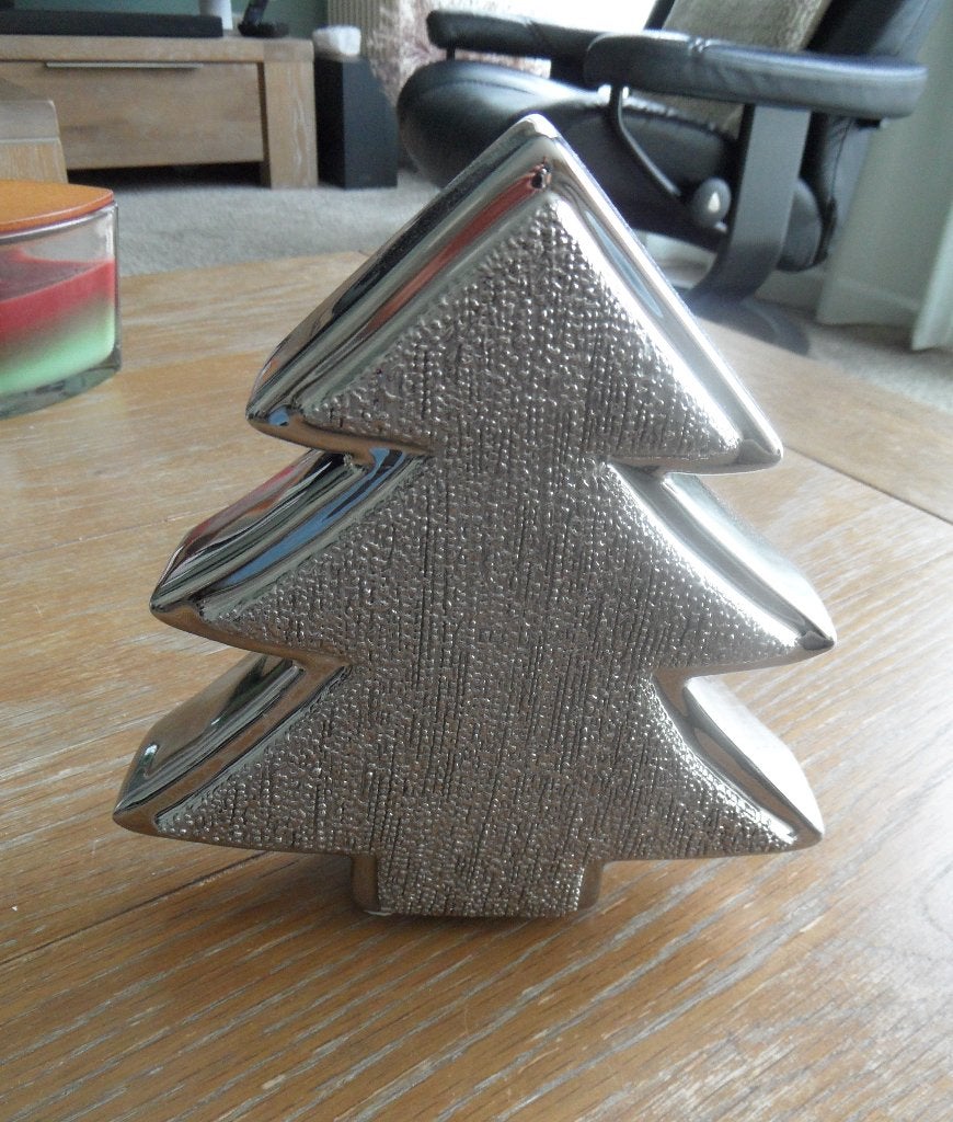 Zilverkleurige metalen kerstboom (raamhanger), Diversen, Ophalen of Verzenden, Zo goed als nieuw
