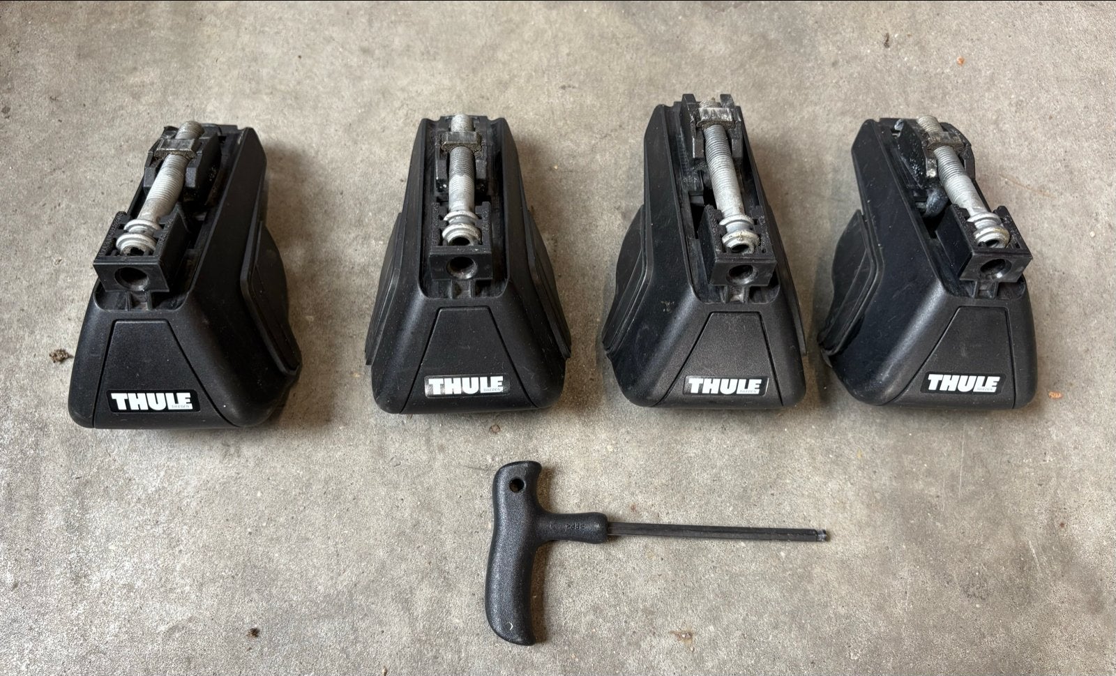 Thule voetenset 7104 dakdragers voor open dakrailing, Auto diversen, Dakdragers, Ophalen, Gebruikt