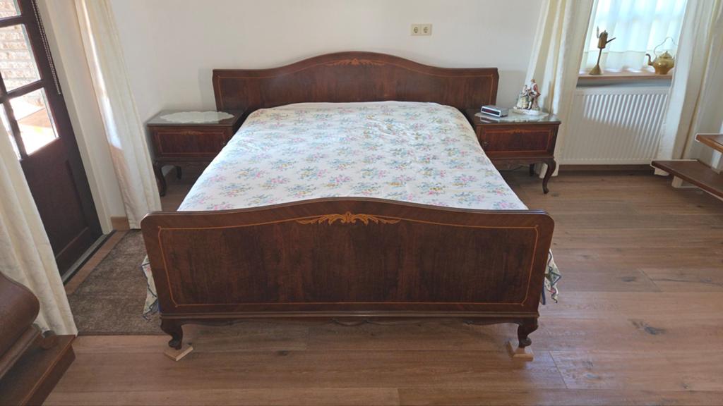 Klassiek romantisch tweepersoonsbed met nachtkastjes, Ophalen