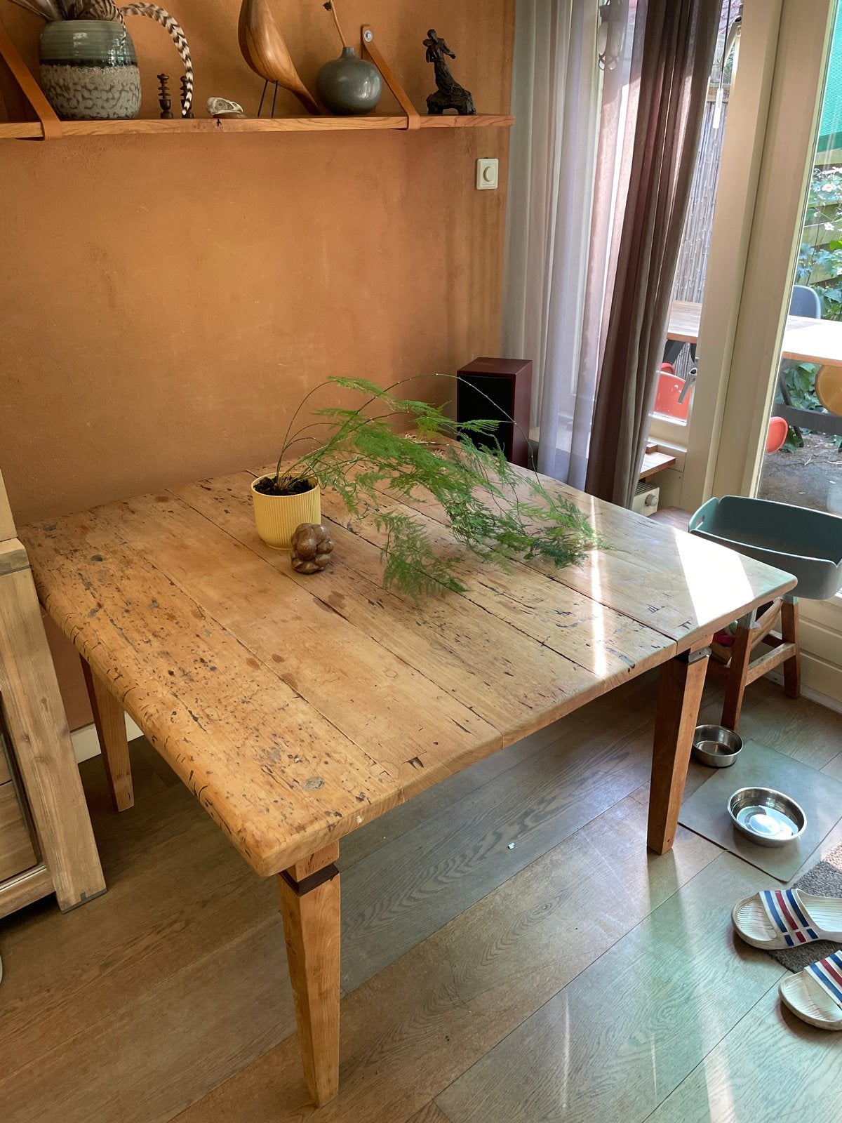 Robuuste houten (eet)tafel, Ophalen