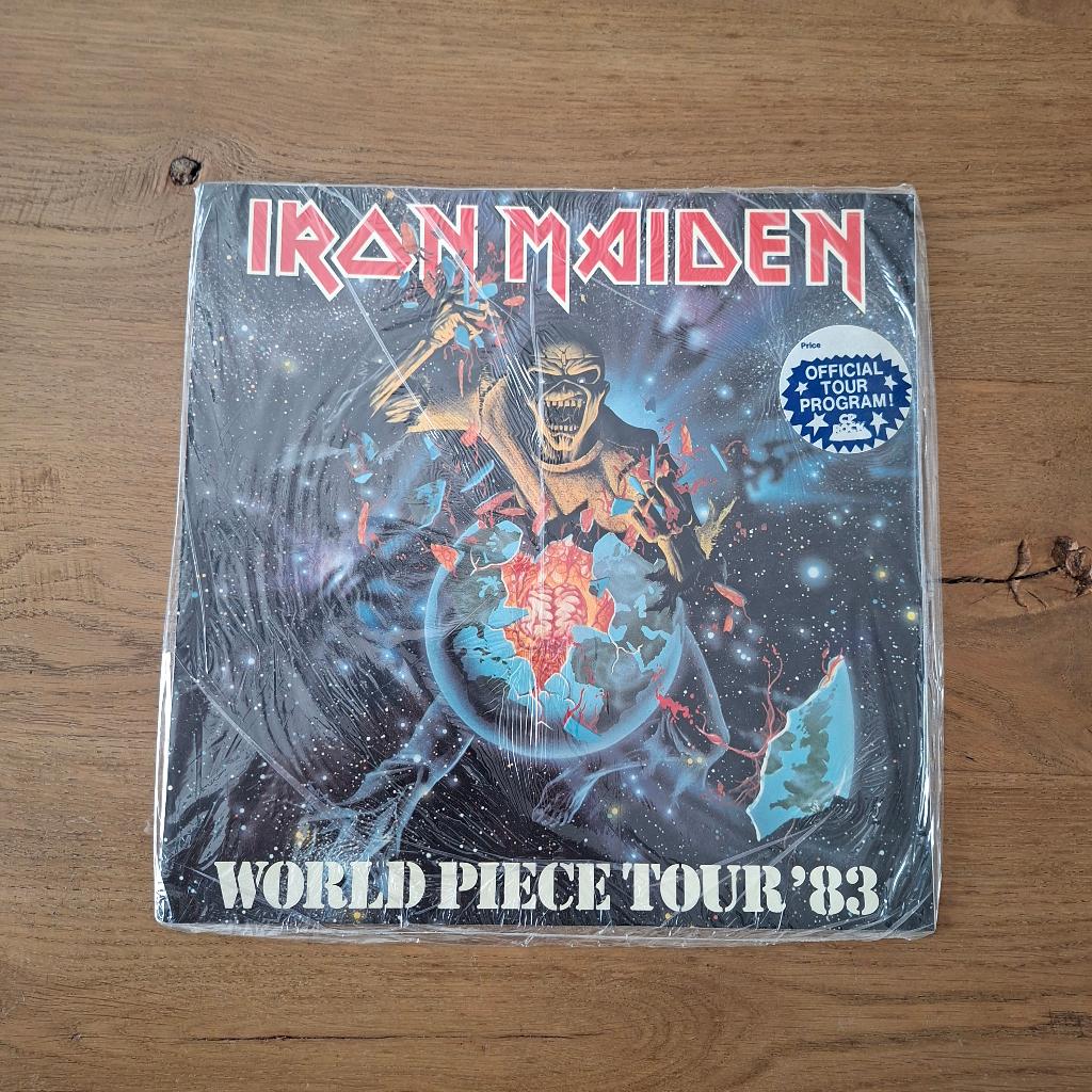 Iron Maiden World Piece Tour '83 Tourbook concert boekje, Cd's en Dvd's, Vinyl | Hardrock en Metal, Ophalen of Verzenden, Zo goed als nieuw