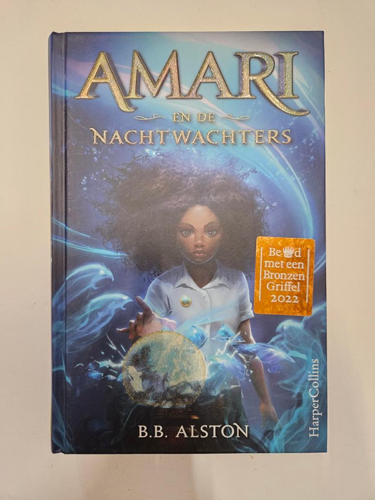 B.B. Alston - Amari en de Nachtwachters, Ophalen of Verzenden, Zo goed als nieuw, Fictie algemeen, B.B. Alston