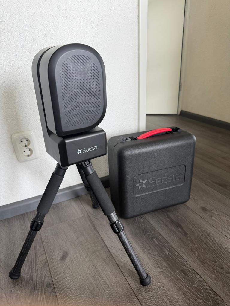 Seestar S50 Smart Telescoop met Statief en Koffer, Ophalen, Lenzentelescoop (refractor), Met statief, Zo goed als nieuw