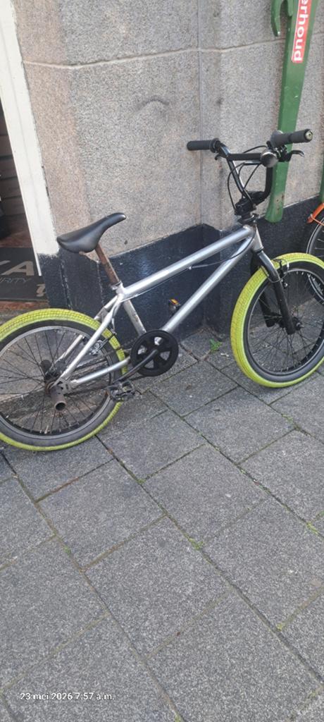 BMX fiets met opvallende neongele banden, Gebruikt, Staal, 20 tot 24 inch, Ophalen of Verzenden