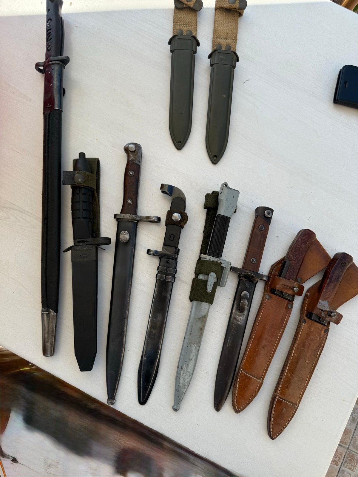 Diverse militaire bajonetten en messen met schede, Ophalen of Verzenden, Overige soorten, Overige gebieden, Mes of Dolk