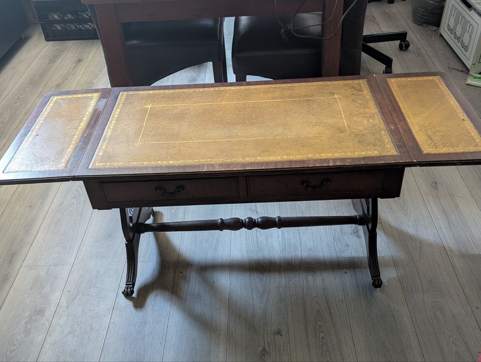 Antieke bijzettafel met leer ingelegd blad, Antiek en Kunst, Antiek | Meubels | Tafels, Ophalen