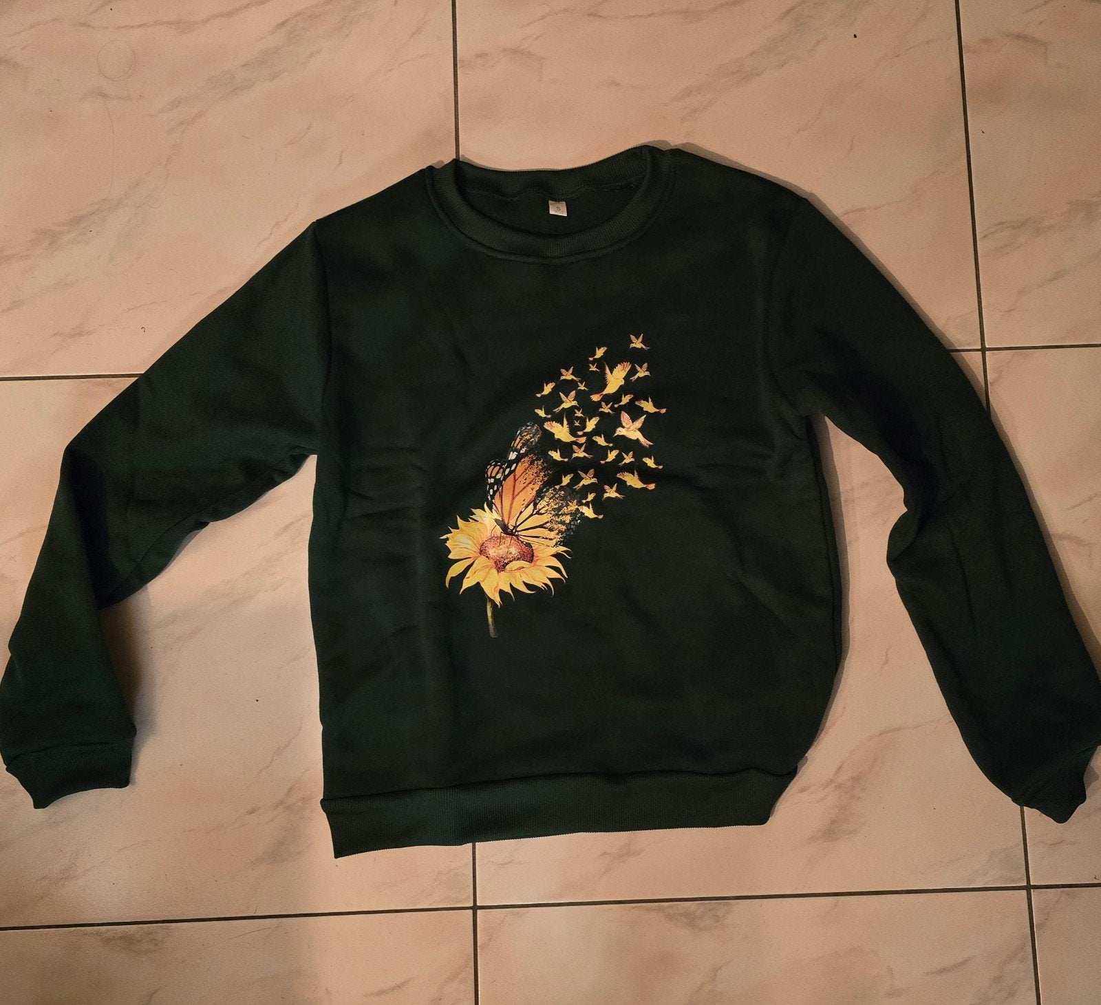 Donkergroene sweater met zonnebloem en vlinder print, Kleding | Dames, Ophalen of Verzenden, Nieuw, Maat 36 (S), Groen