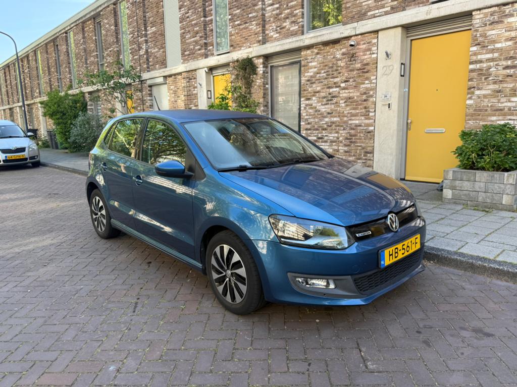 Volkswagen Polo 1.0 TSI 70KW 5D Bluemotion 2015 Blauw, Voorwielaandrijving, 40 €/maand, 1011 kg, 95 pk