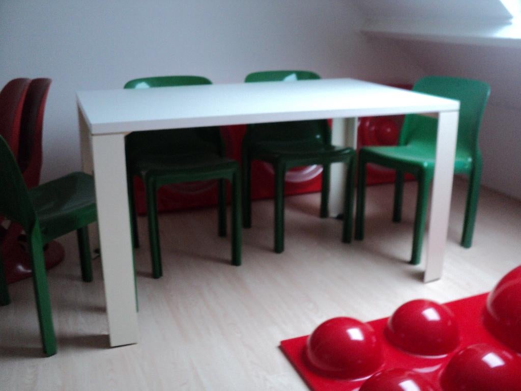 Artemide wit kunststof design eettafel eretteo jaren 70, Huis en Inrichting, Tafels | Eettafels, Ophalen, Kunststof, Gebruikt