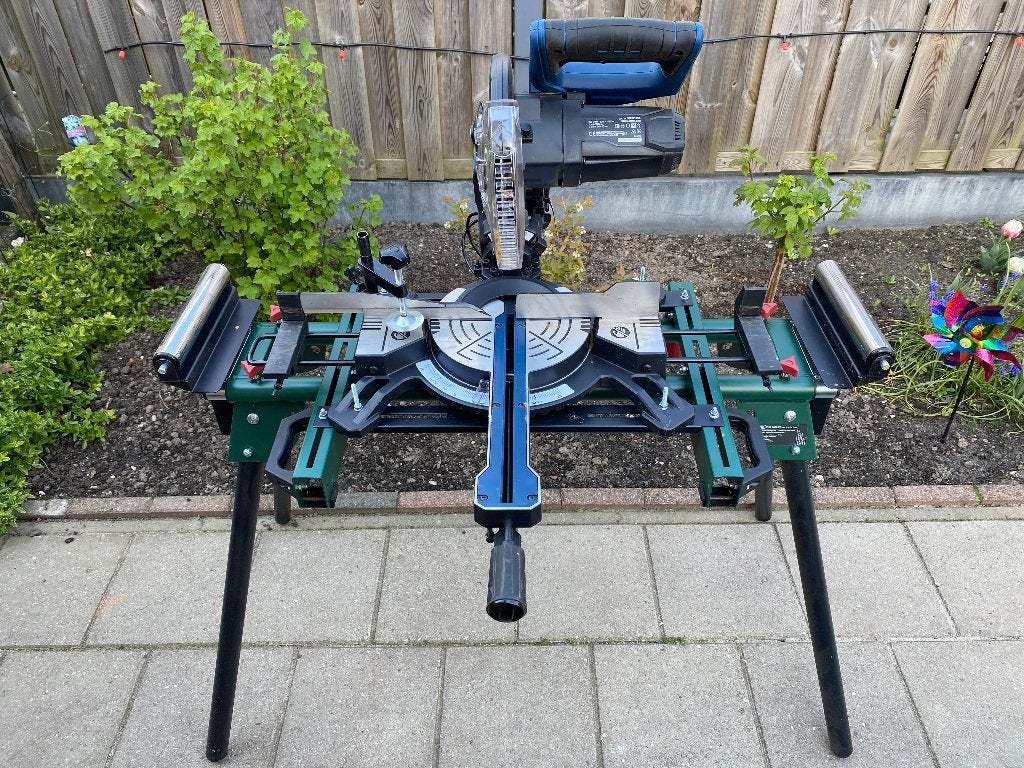 Ferm afkortzaag op standaard., Doe-het-zelf en Verbouw, Gereedschap | Zaagmachines, Ophalen, Gebruikt, Afkortzaag, 30 tot 70 mm