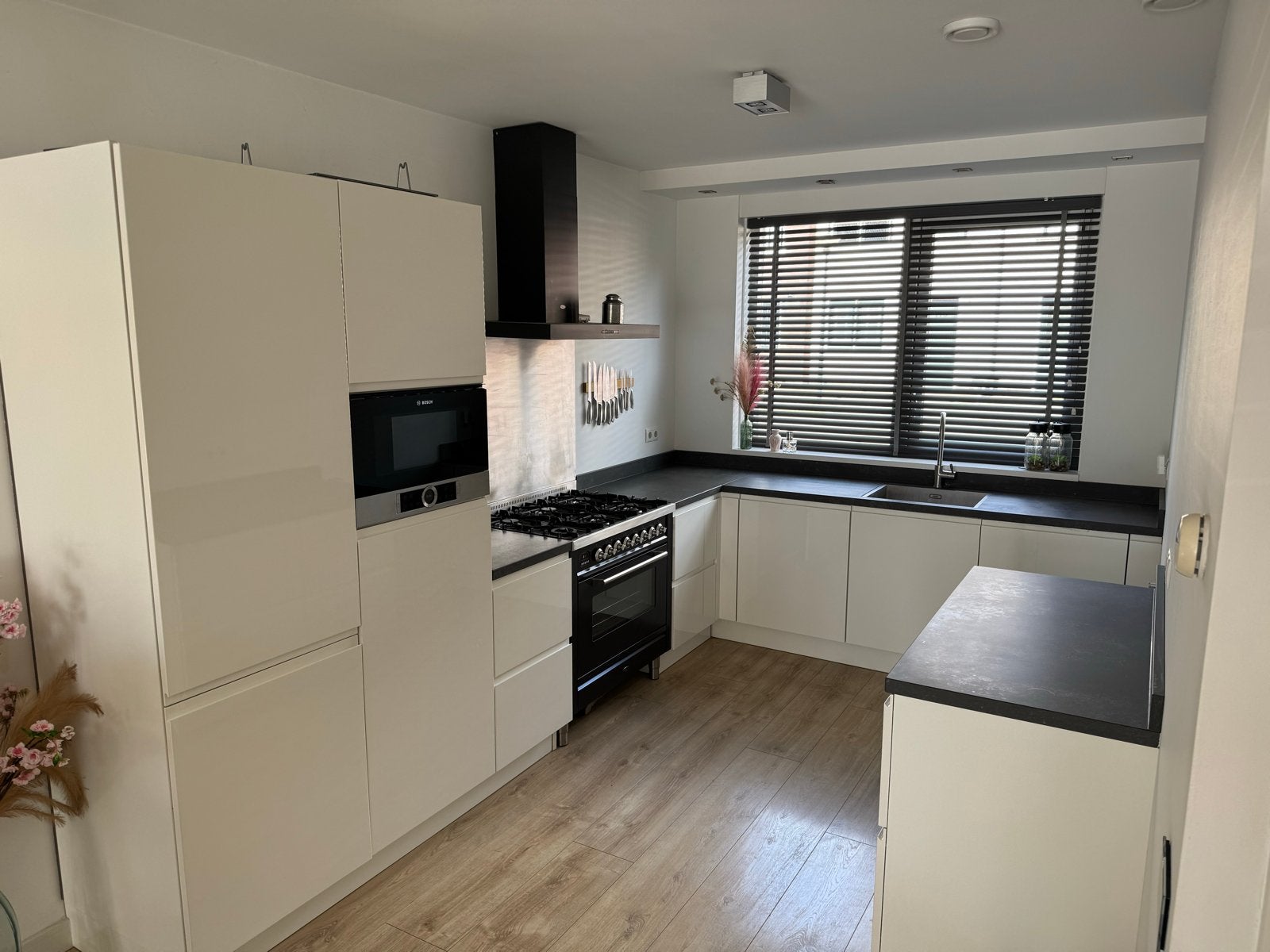Moderne hoekkeuken plus blok 4 lades, Huis en Inrichting, Keuken | Complete keukens, Ophalen, Gebruikt, Wit, Hoekkeuken