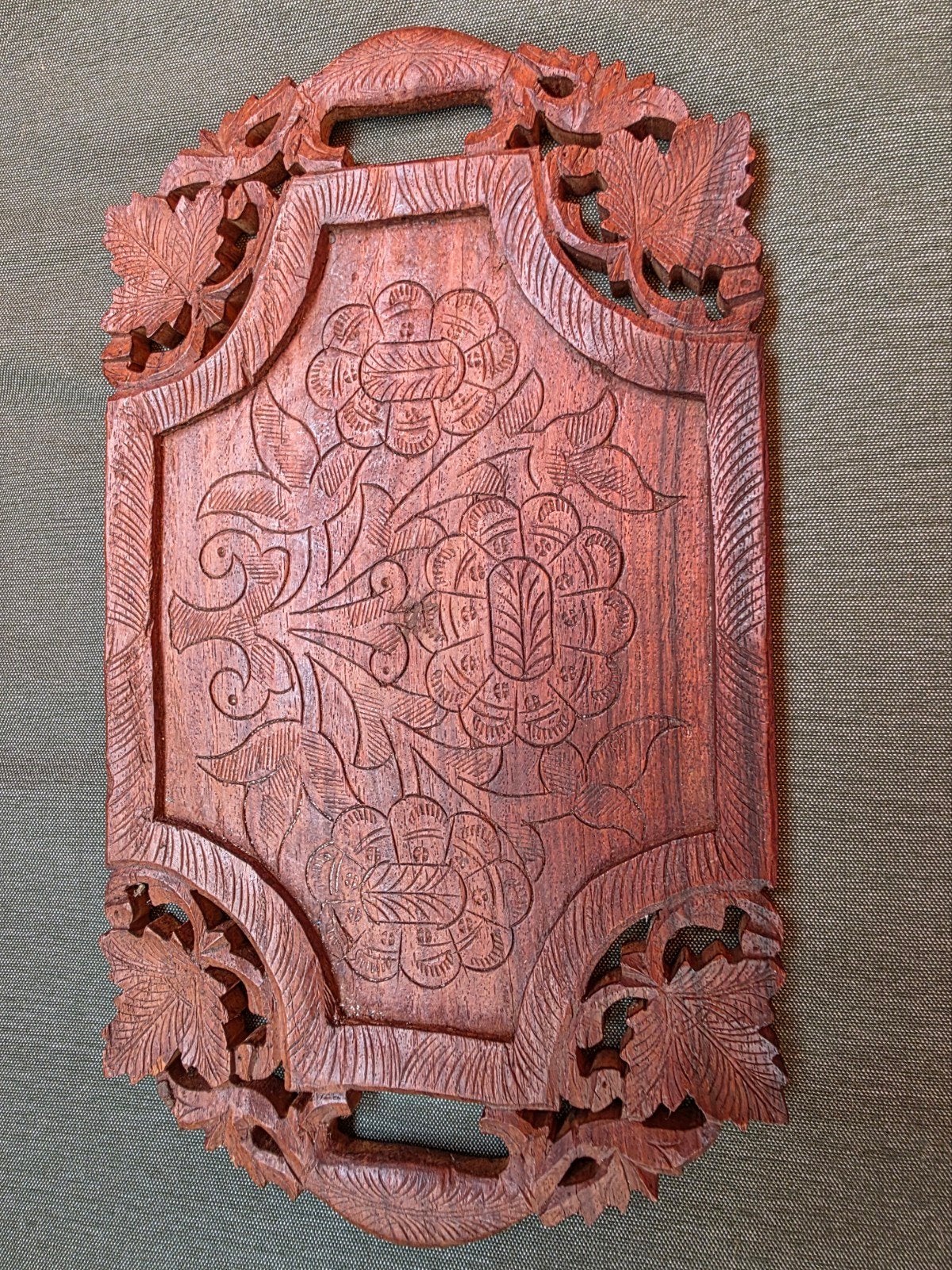 dienblad, walnoothout gesneden. vintage of antiek puntgaaf, Ophalen of Verzenden, Zo goed als nieuw, Handgemaakt, Dienblad