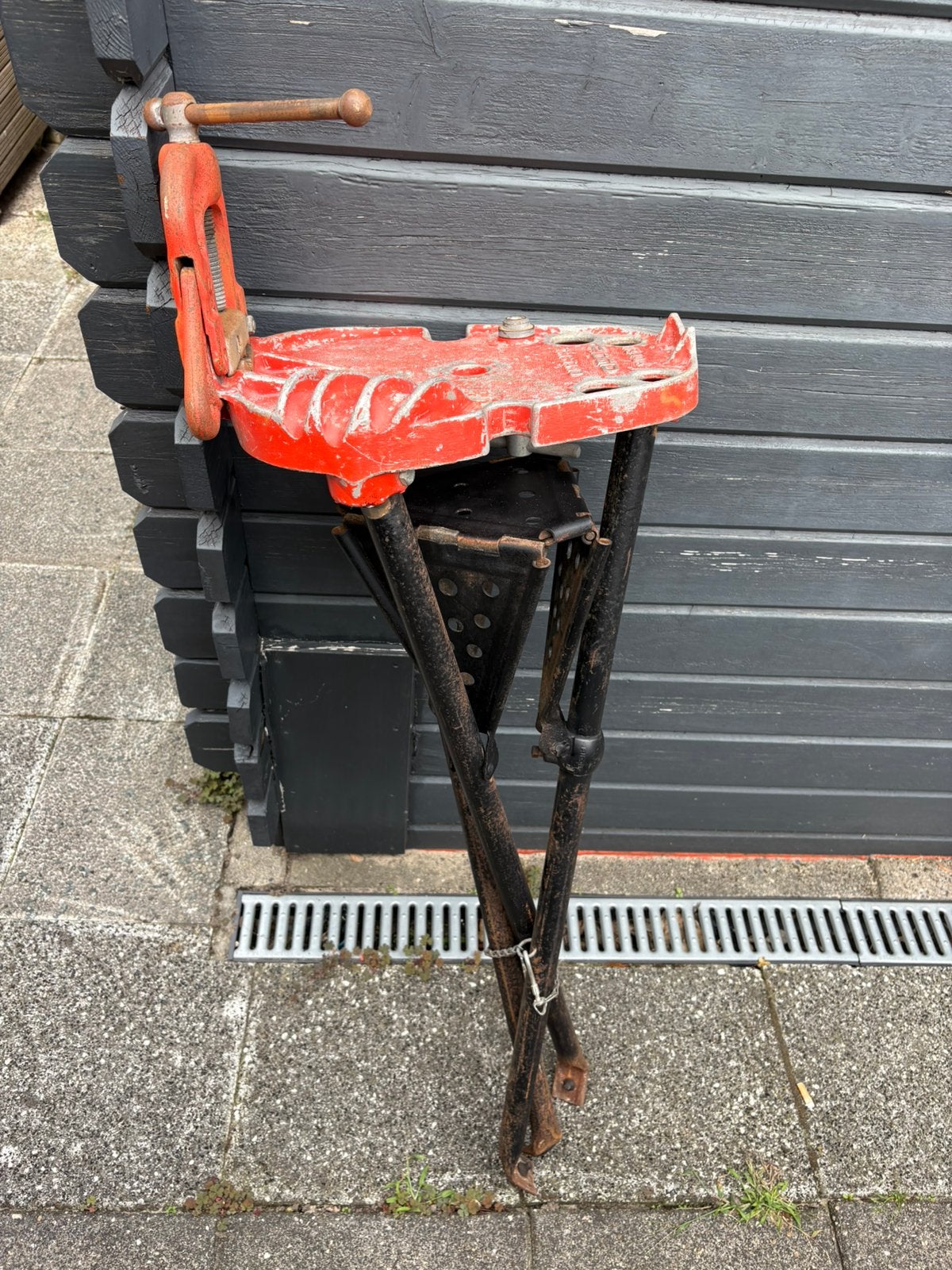 Ridgid 40A Pionierwerkbank met pijpklem. Rood/zwart, Doe-het-zelf en Verbouw, Gereedschap | Handgereedschap, Ophalen, Gebruikt