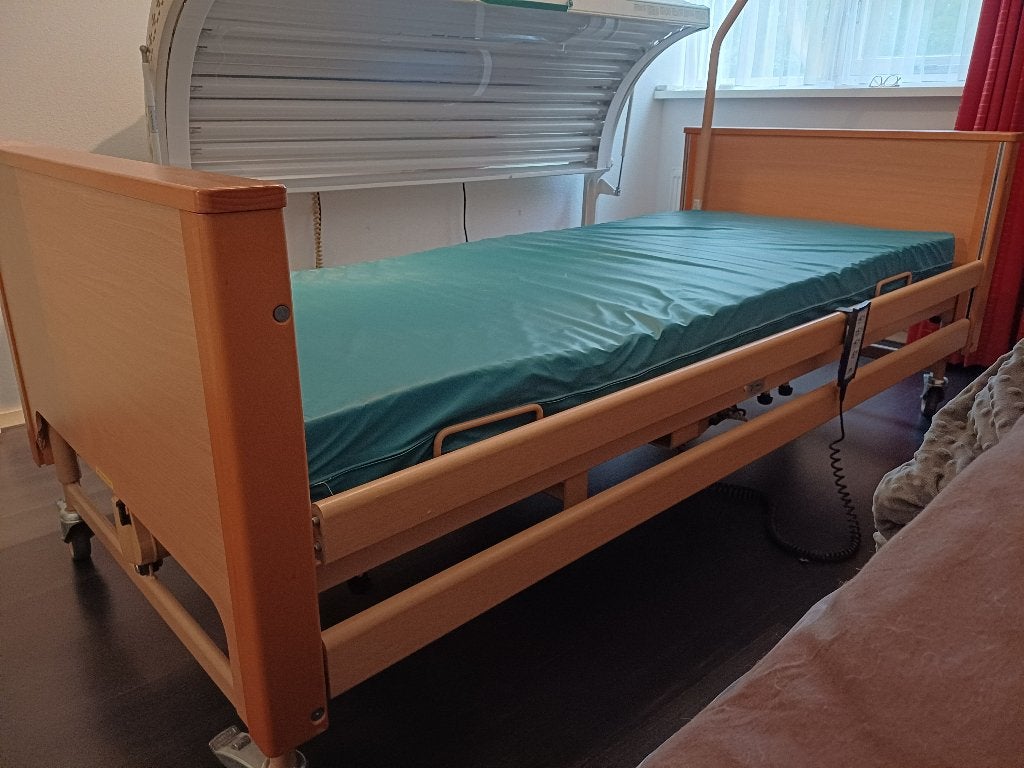 Hoog-Laag (verpleegbed) met anti-doorligmatras, Ophalen, 90 cm, Eenpersoons, Bruin