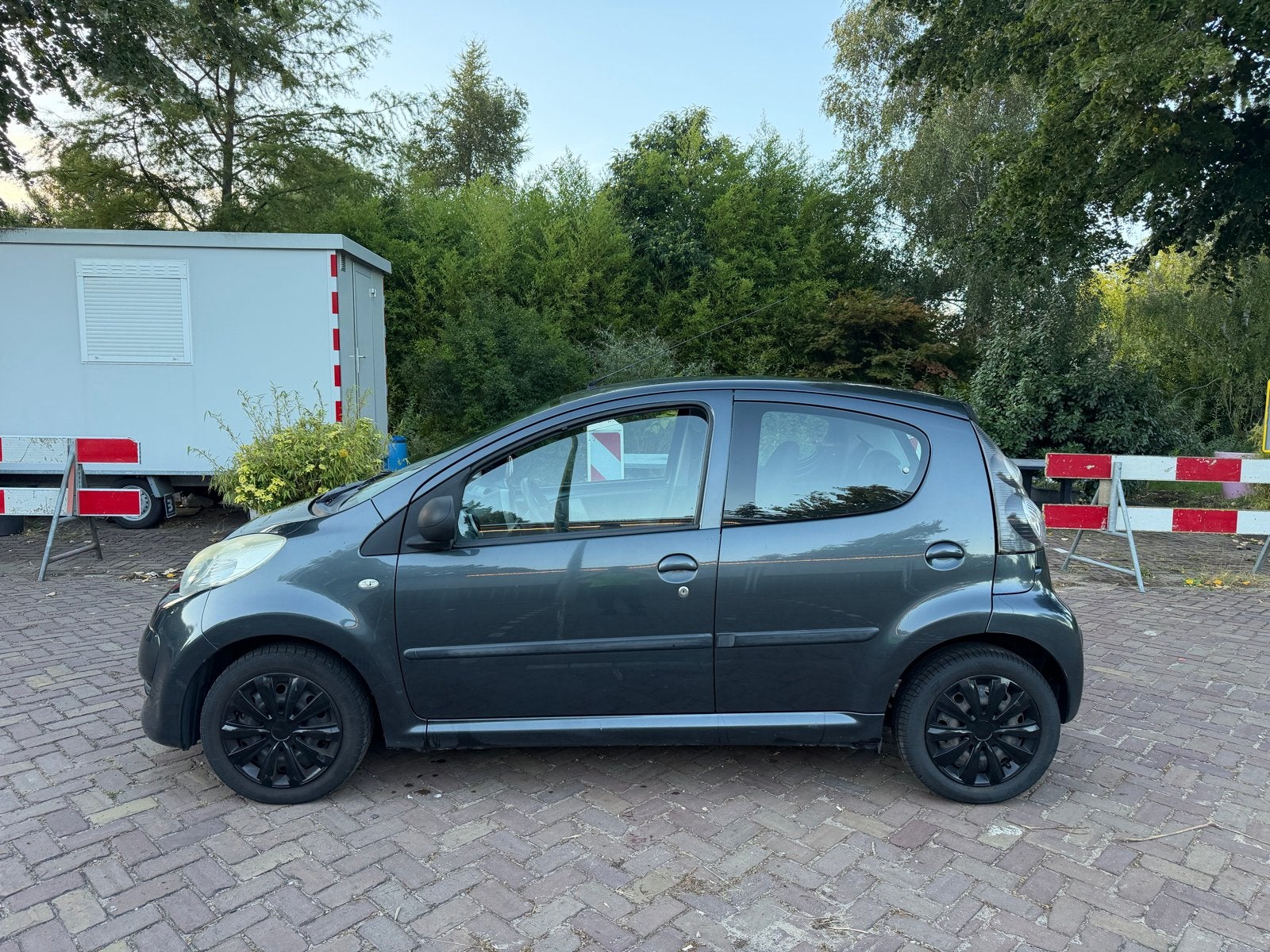 Citroën C1 1.0 5-DRS 2010 Grijs, Voorwielaandrijving, 4 stoelen, C1, 68 pk