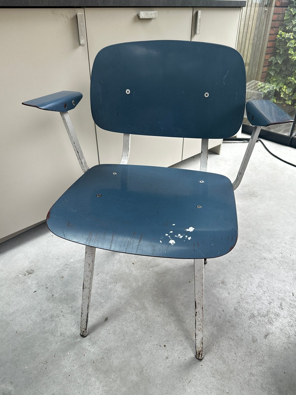 Vintage blauwe Revolt stoel met armleuningen, Ophalen