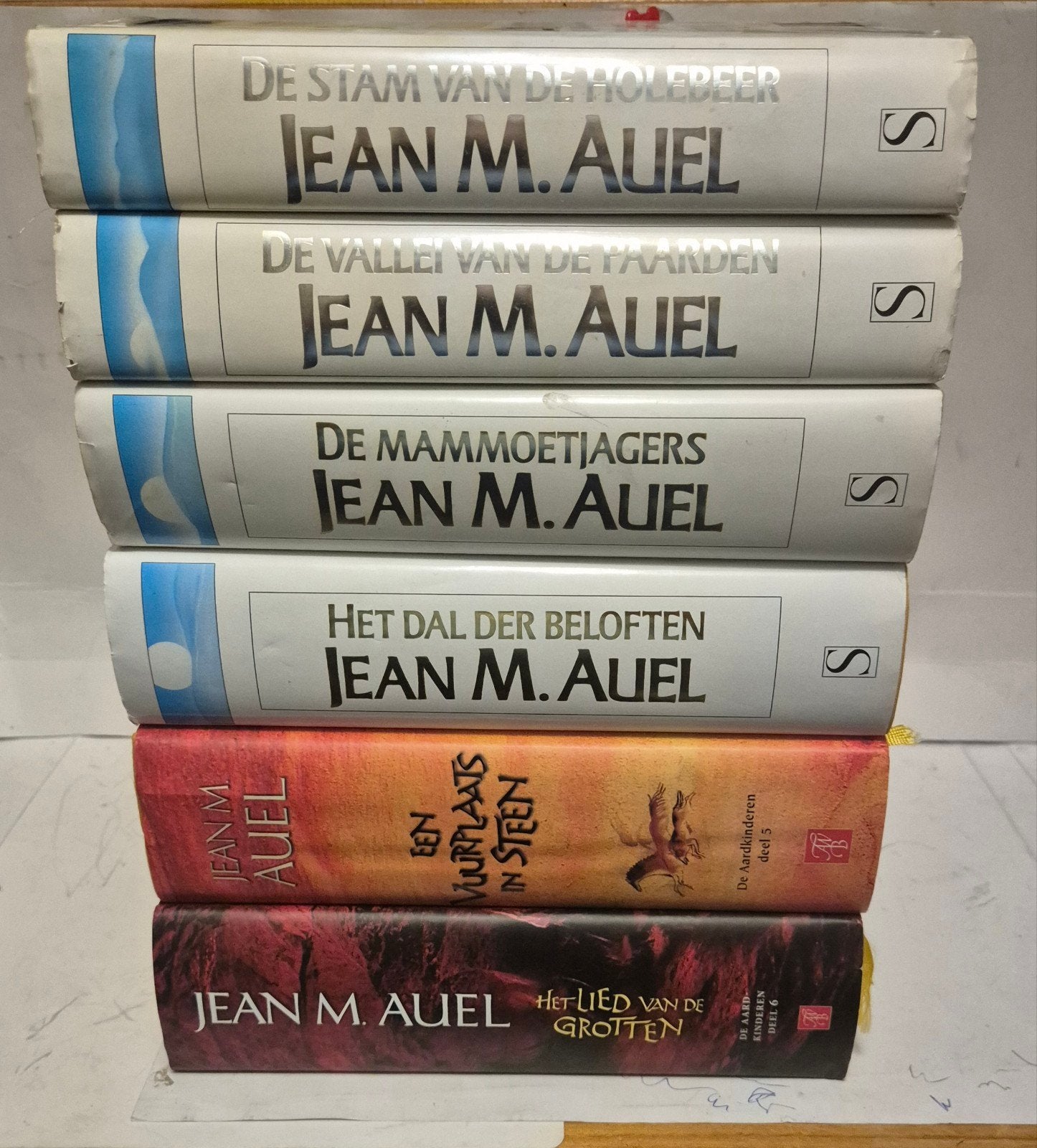 Jean M Auel De Aardkinderen serie 6x compleet, Ophalen of Verzenden, Gelezen
