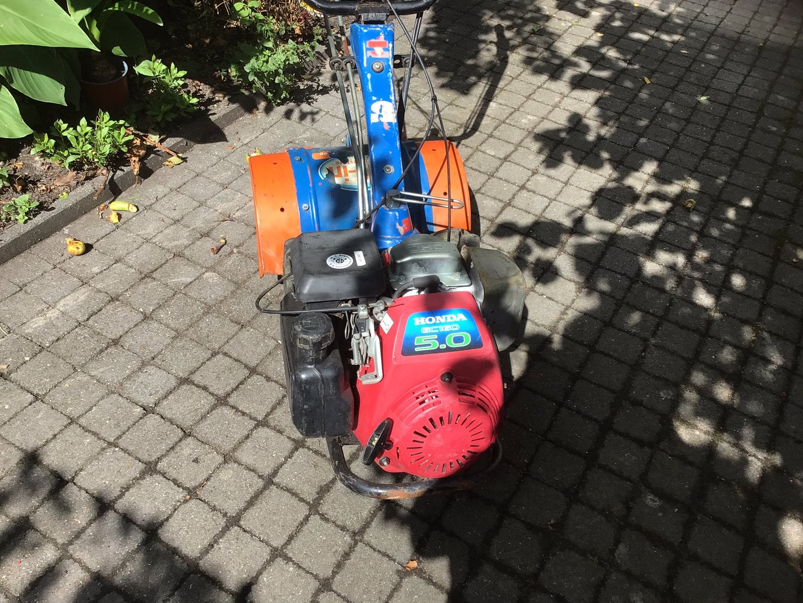 tuinfrees, Ophalen, Zo goed als nieuw, Benzine, Tuinfrees