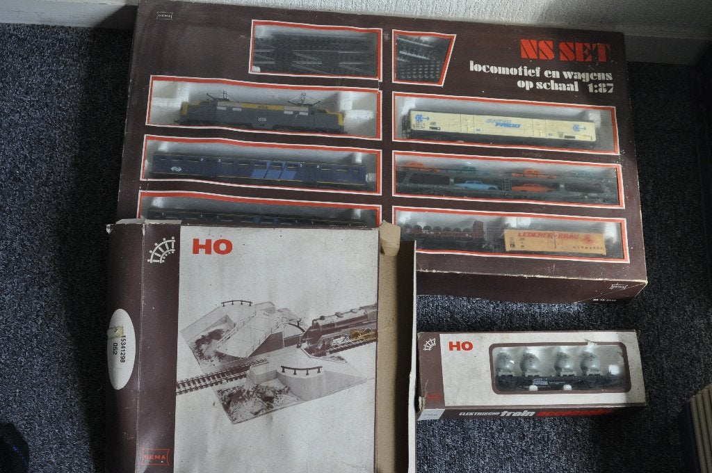 HEMA treinset H0 87:1 NS treinset LIMA €40 verzonden !!!, Overige merken, Gelijkstroom, Ophalen of Verzenden, NS