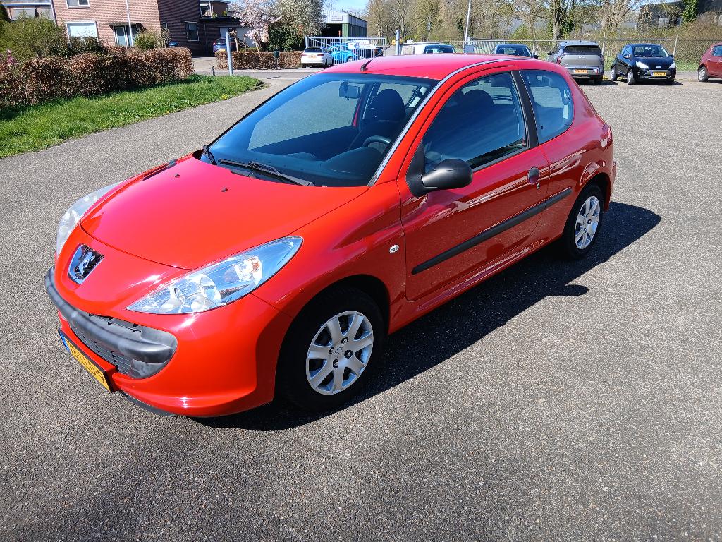 Peugeot 206+ 1.1 3D 2010 Rood, Voorwielaandrijving, 206+, Stof, 31 €/maand
