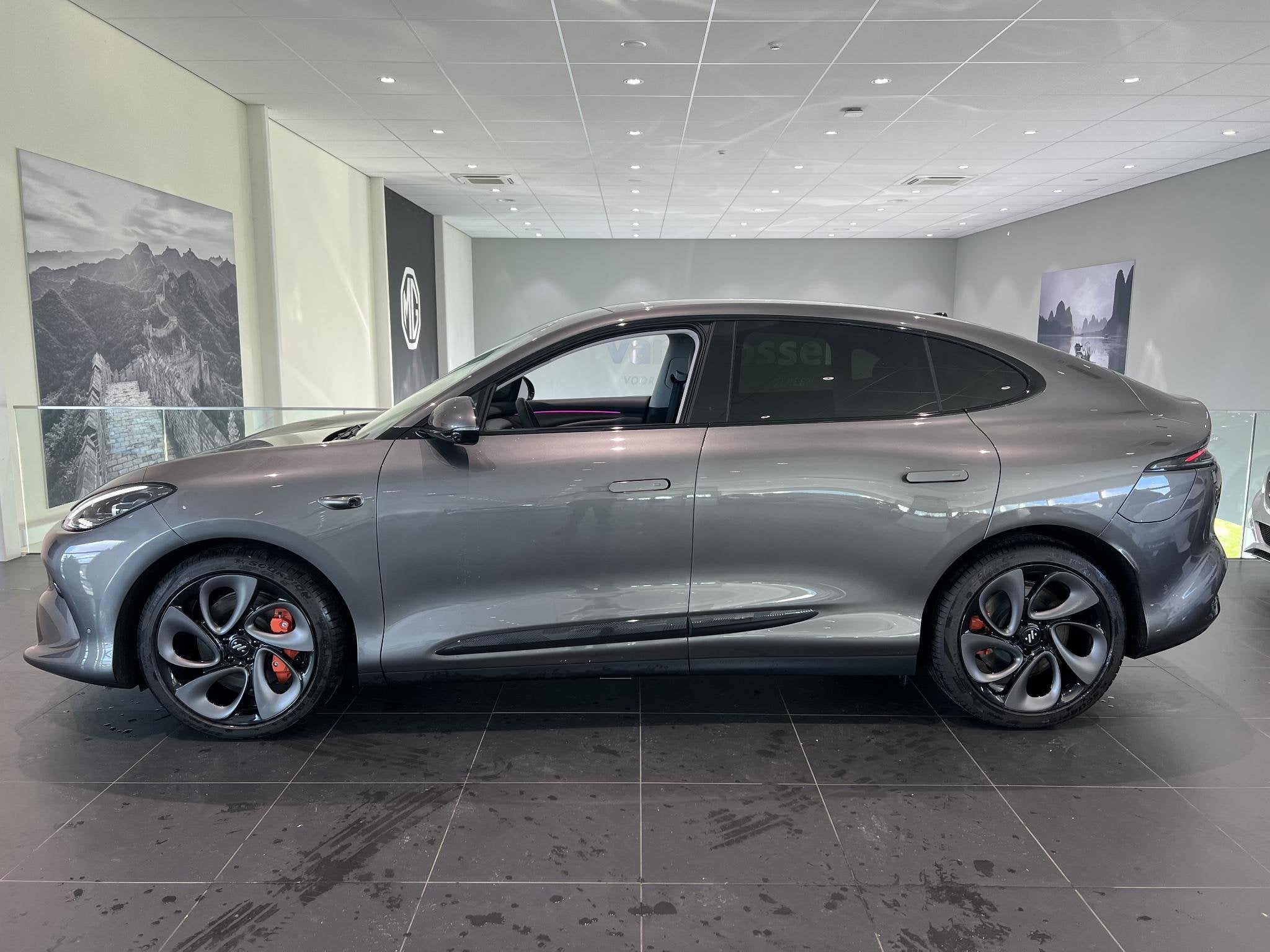 MG MG IM6 100 Performance AWD |Apple Carplay/Android auto|4, Auto's, Automaat, 12 maanden, Verwarmde buitenspiegels, Origineel Nederlands