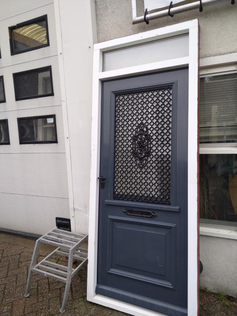 Kozijn met rooster voordeur