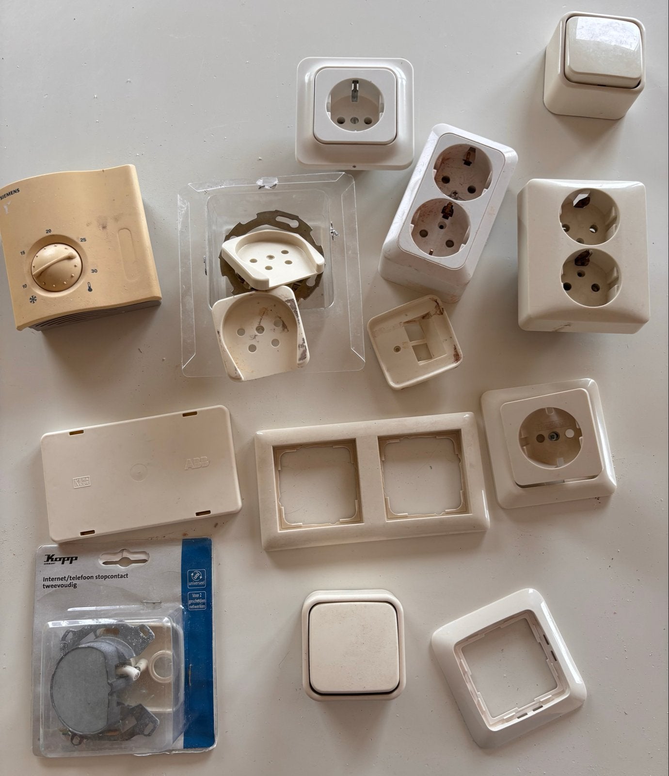 Diverse schakelmateriaal en stopcontacten, Ophalen of Verzenden, Gebruikt, Siemens, Stopcontact
