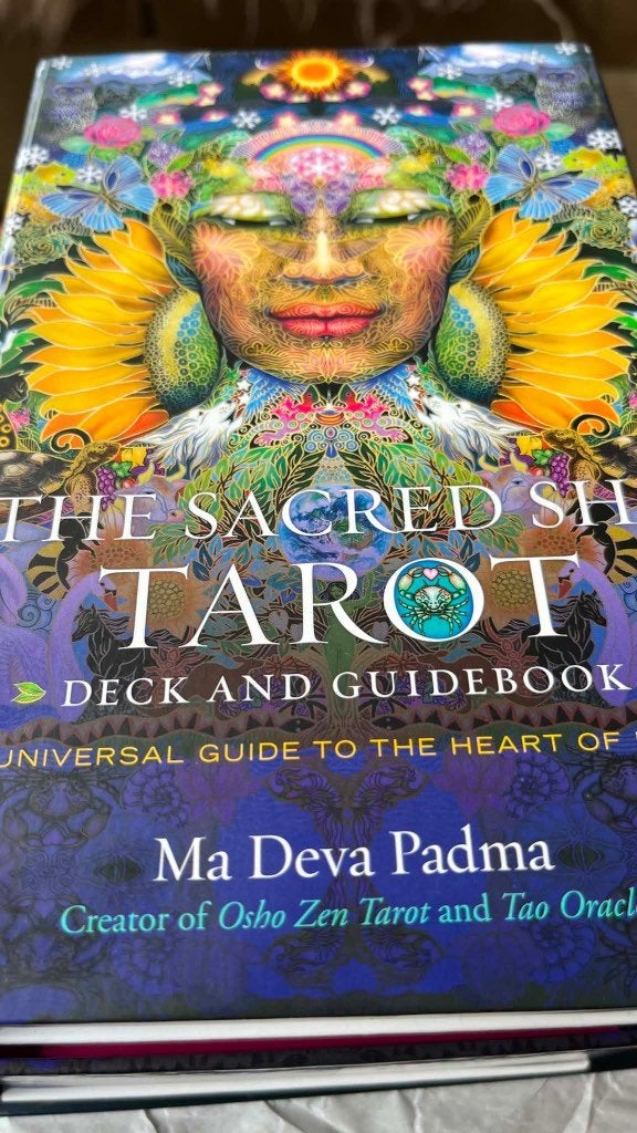 Deva Padma: The Sacred She Tarot, Ophalen of Verzenden, Nieuw, Tarot of Kaarten leggen, Overige typen