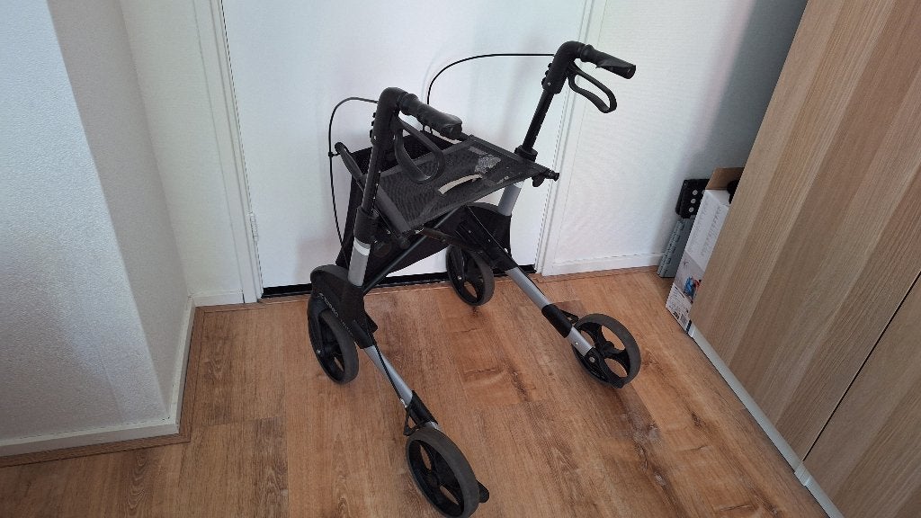 rollator Topro Troja S (Small) met standaard tas en dienblad, Ophalen, Opvouwbaar, Gebruikt
