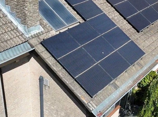 11 gebruikte zonnepanelen met omvormer en rails, Doe-het-zelf en Verbouw, Ophalen, Gebruikt, Compleet systeem, 200 wattpiek of meer