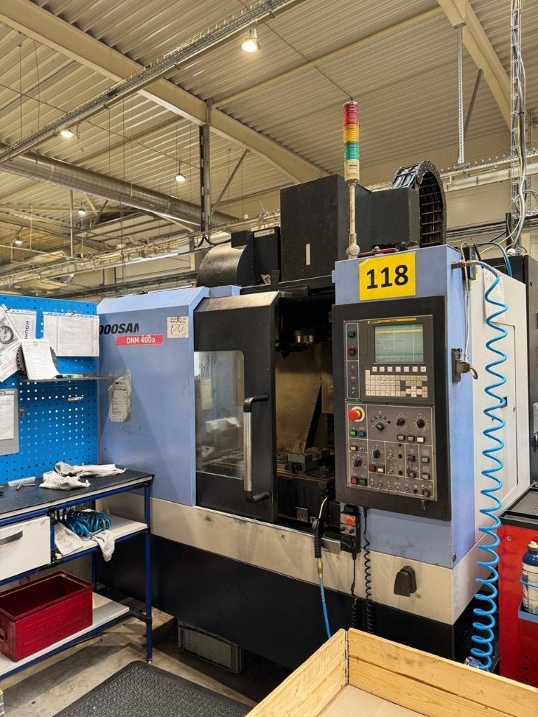 Machining center (vertical) DOOSAN DNM 400 A, Ophalen, Gebruikt, Metaal, Machine
