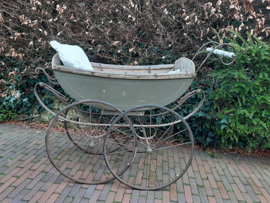 Brocante antieke kinderwagen 1850, Ophalen