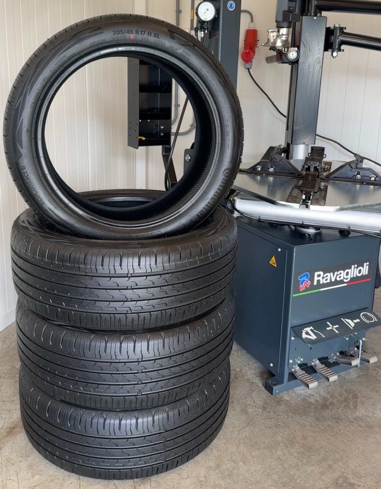 4 Stuks Continental 205 45 17 Zomerbanden Inclusief Montage, 205/45 R17, 17 inch, Personenwagen, Zomerbanden