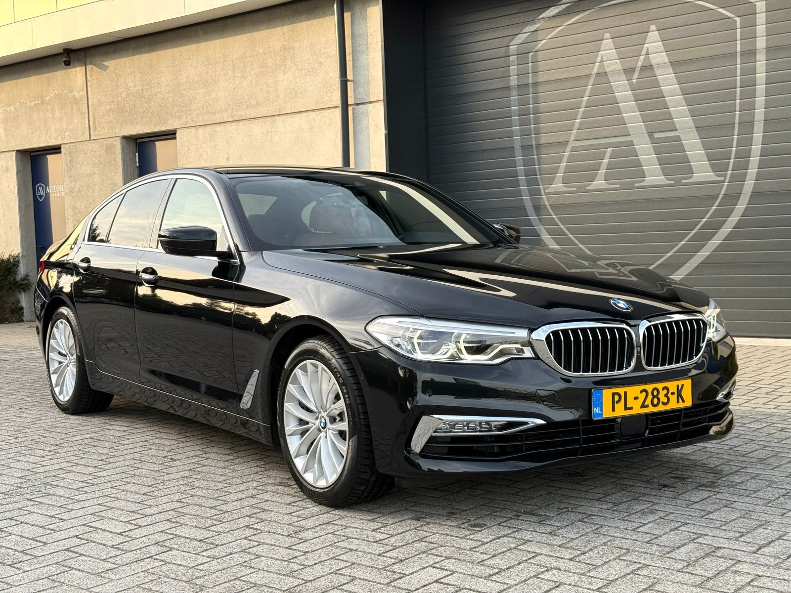 BMW 5-Serie 520i High Executive Luxury Line 2017, Auto's, Automaat, Achterwielaandrijving, Euro 6, 4 cilinders