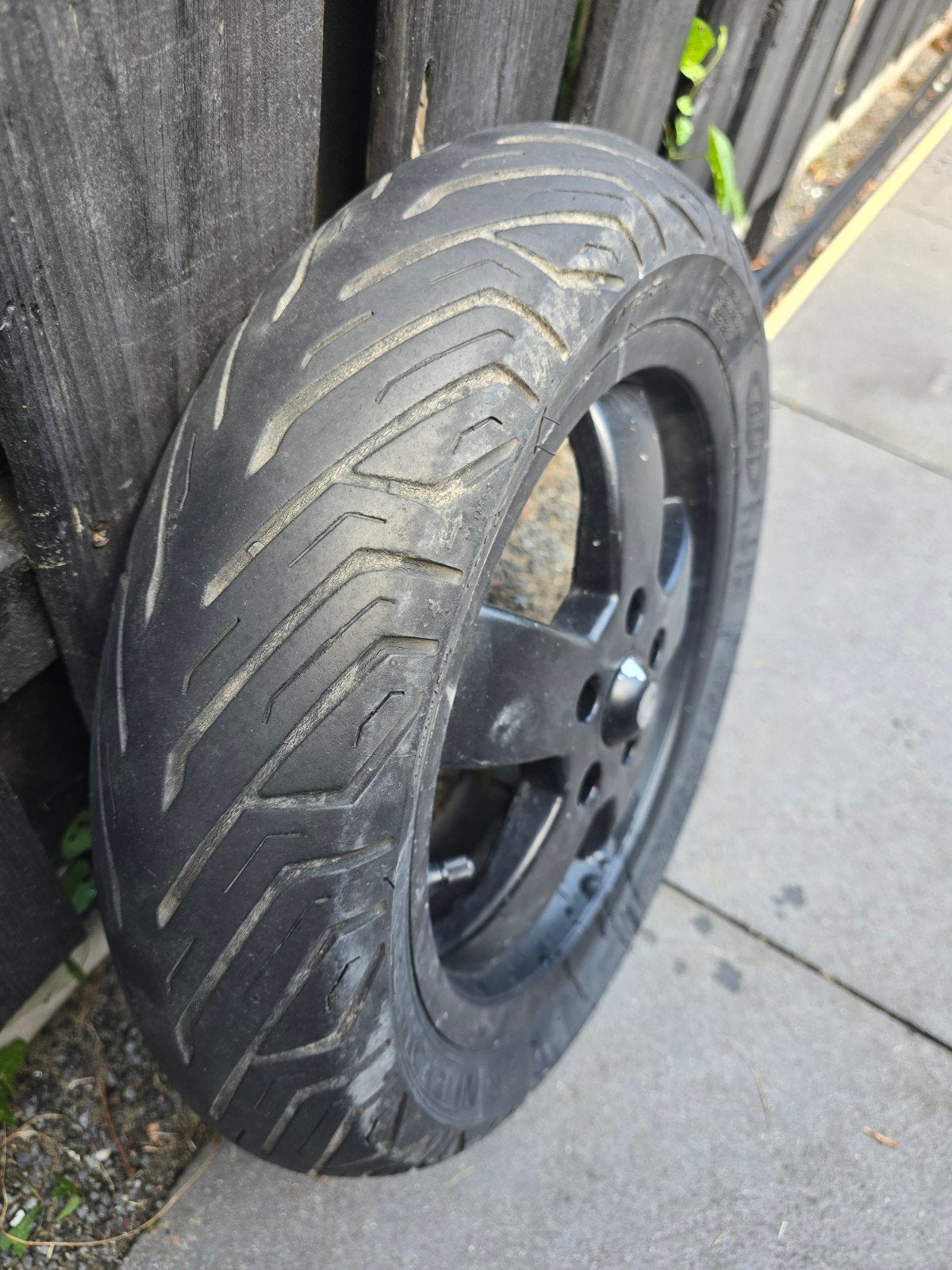 Vespa GTS 300 voorvelg met goede Michelin City Grip band, Ophalen of Verzenden, Gebruikt, Overige typen, Vespa