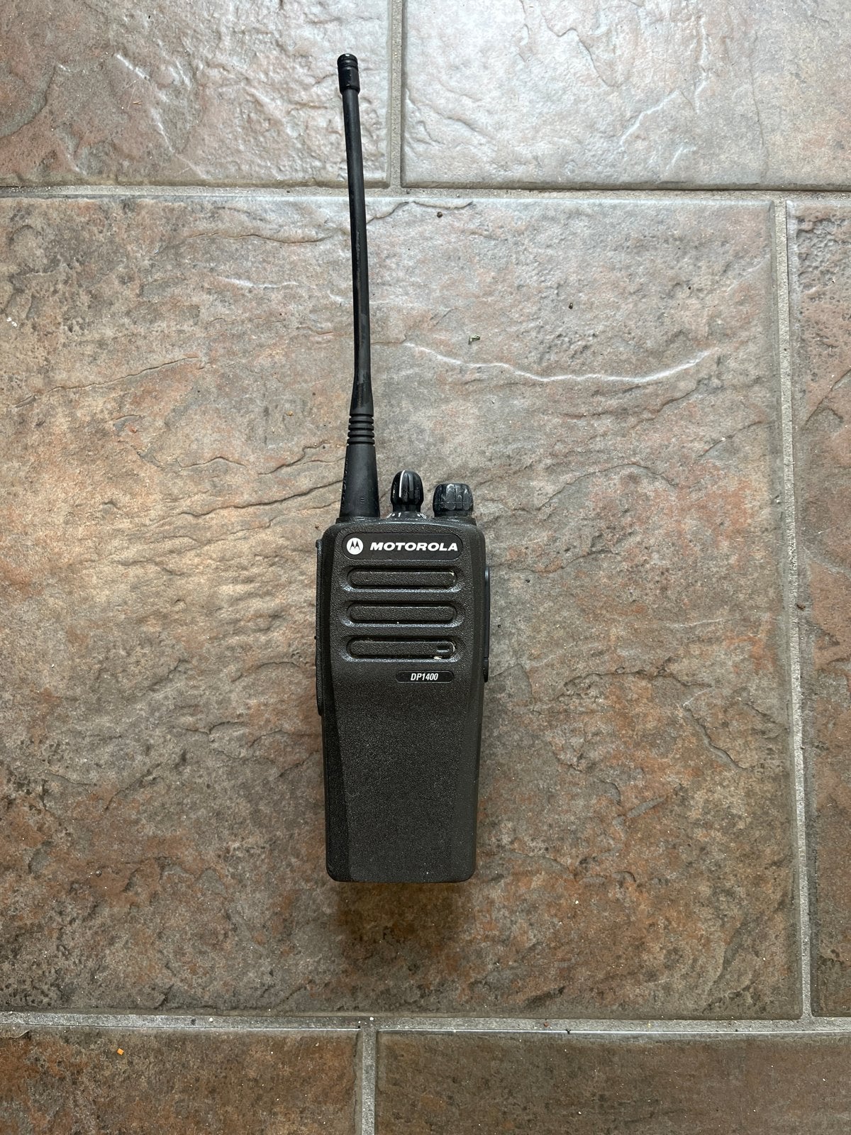 Motorola DP1400 Portofoon - Gebruikt, Telecommunicatie, Portofoons en Walkie-talkies, Gebruikt, Ophalen of Verzenden, Portofoon of Walkie-talkie