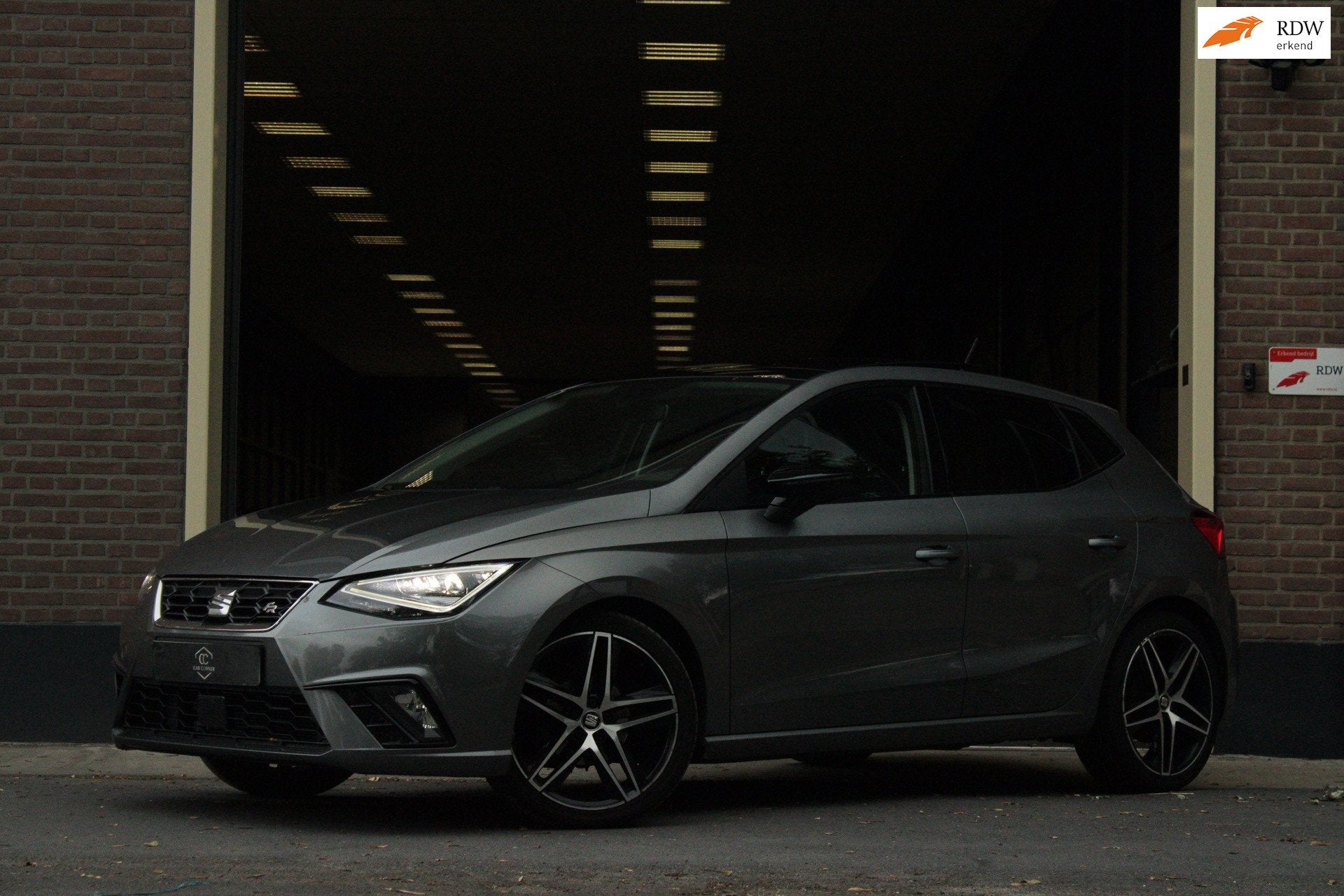 Seat Ibiza 1.0 TSI FR |Pano|KeyLess|LED|DCC|, Auto's, Dealer onderhouden, Stof, Gebruikt, Zwart