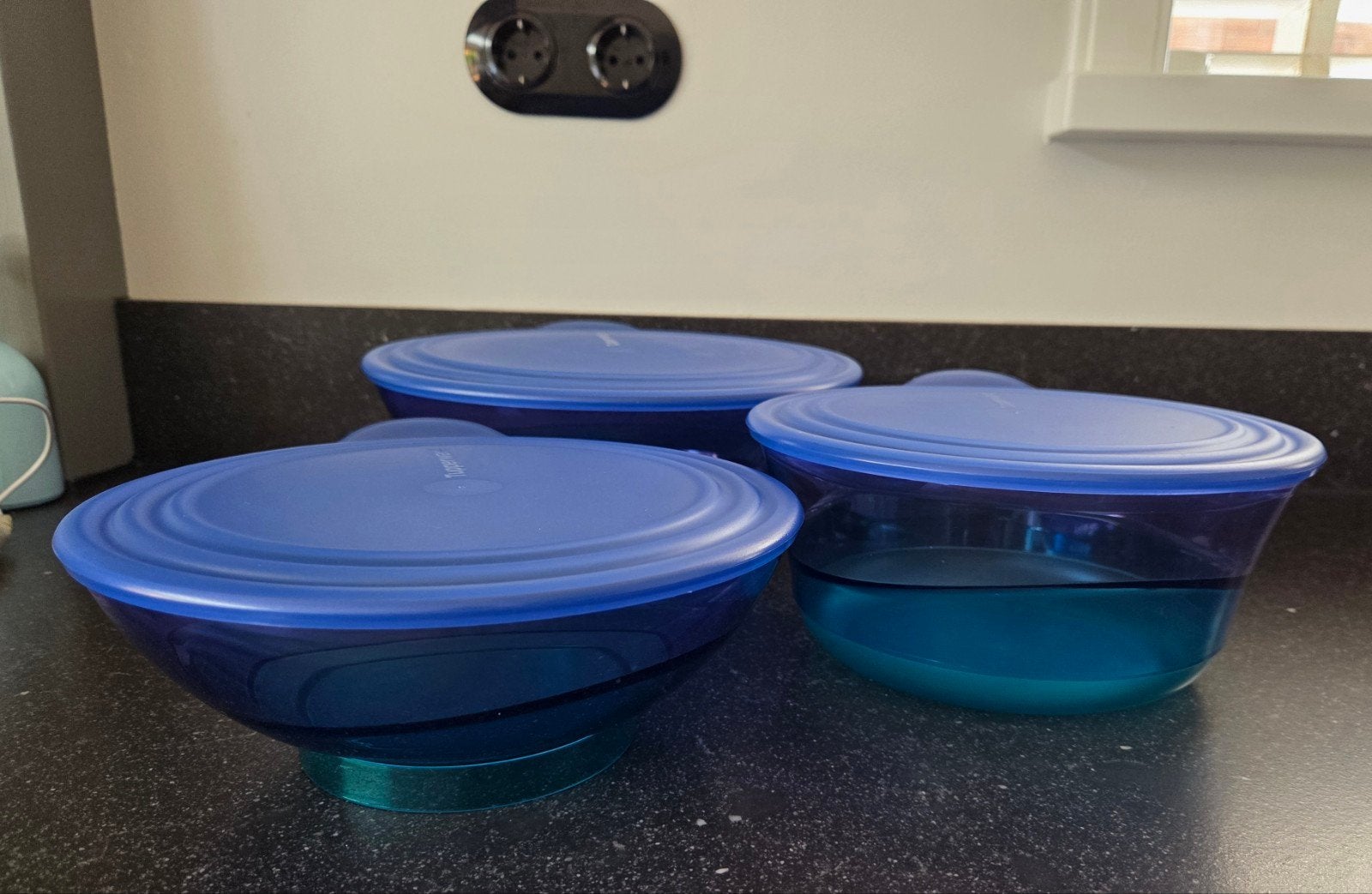 3 Tupperware schalen met deksel (groot) - nieuw, Ophalen, Blauw, Beker of Kan, Nieuw