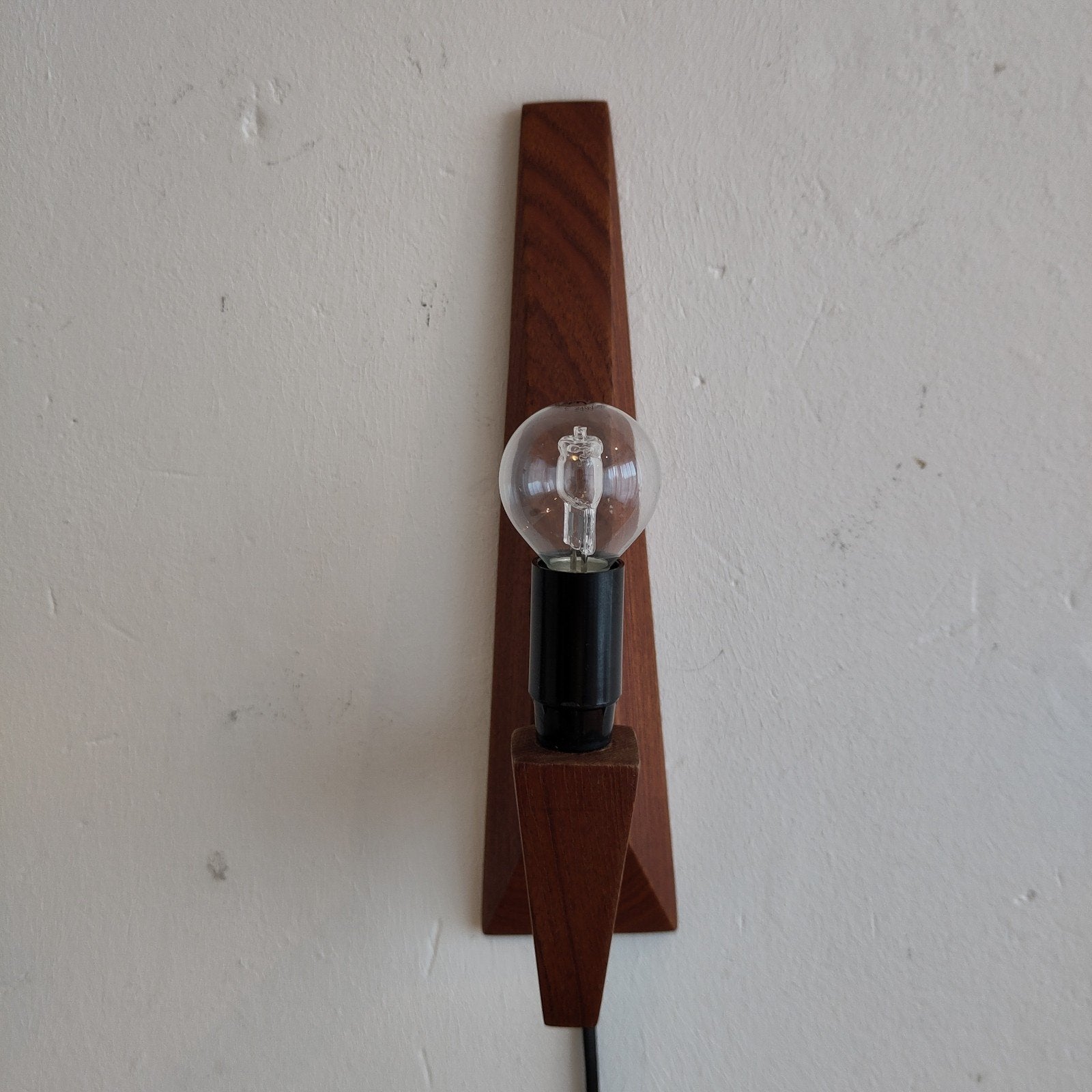 Deens mid century teakhouten wandlampje, Huis en Inrichting, Lampen | Wandlampen, Gebruikt, Bruin, E14 (klein), Ophalen of Verzenden