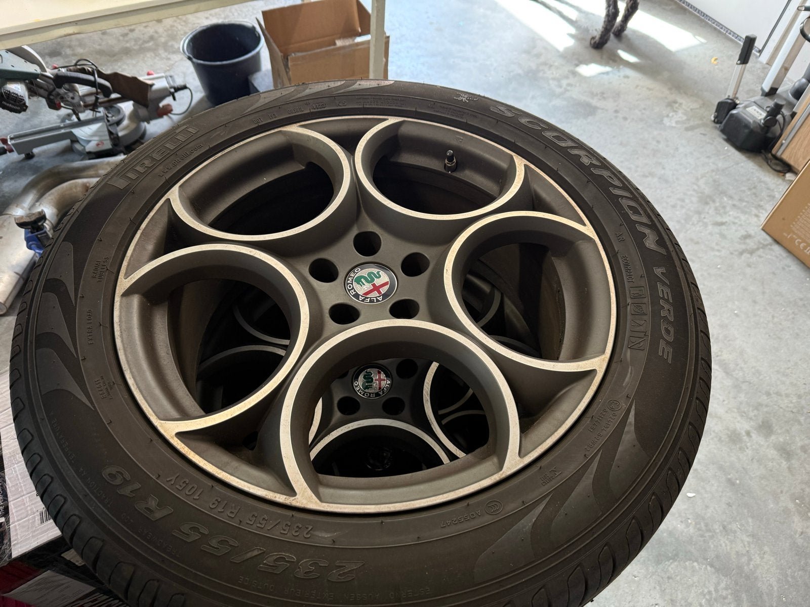 Originele 19 inch velgen met banden voor Alfa Romeo Stelvio, Gebruikt, Banden en Velgen, 235 mm, Personenwagen