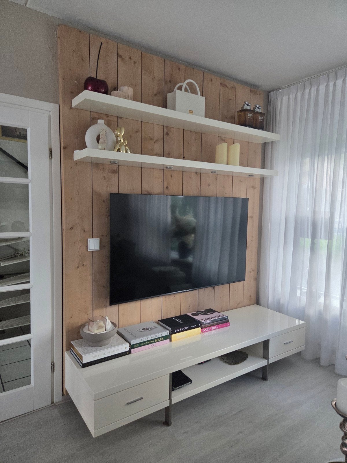 Complete tv-wand!, Ophalen, 25 tot 50 cm, 200 cm of meer, 200 cm of meer