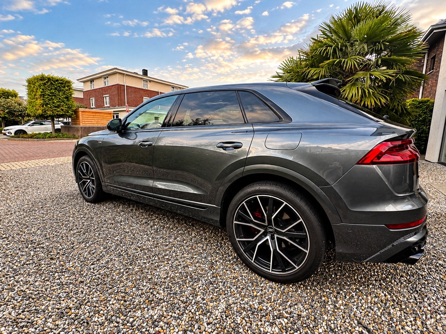 Audi Q8 60 TFSI e quattro 462 pk | S line | SQ8 look| Matrix, Automaat, Zwart, 2995 cc, 462 pk