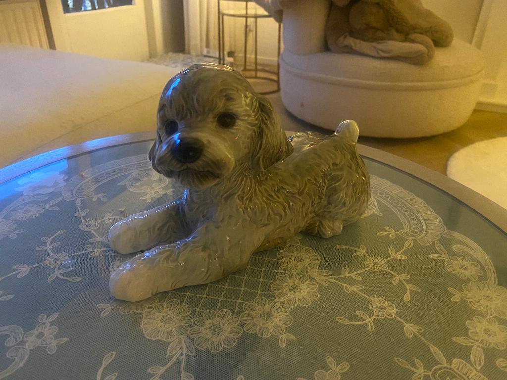 Porseleinen beeld van een Hond van het merk Goebel, Ophalen, Zo goed als nieuw, Dier