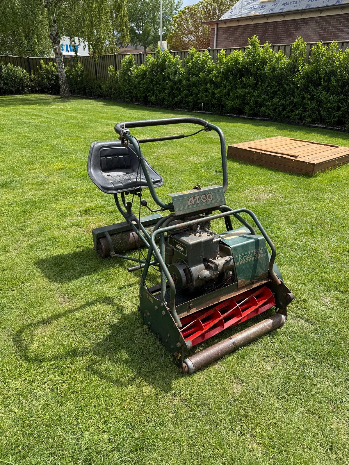 ATCO Royal B24 Kooimesmaaier met zitje, Ophalen, Gebruikt, Opvangbak, Benzine-grasmaaier